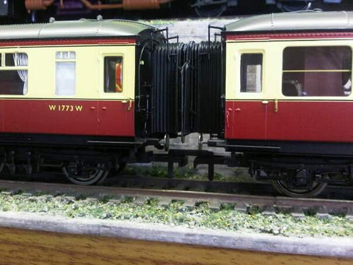 LS-18 Hornby Hawksworth Coach Corridor Connection﻿