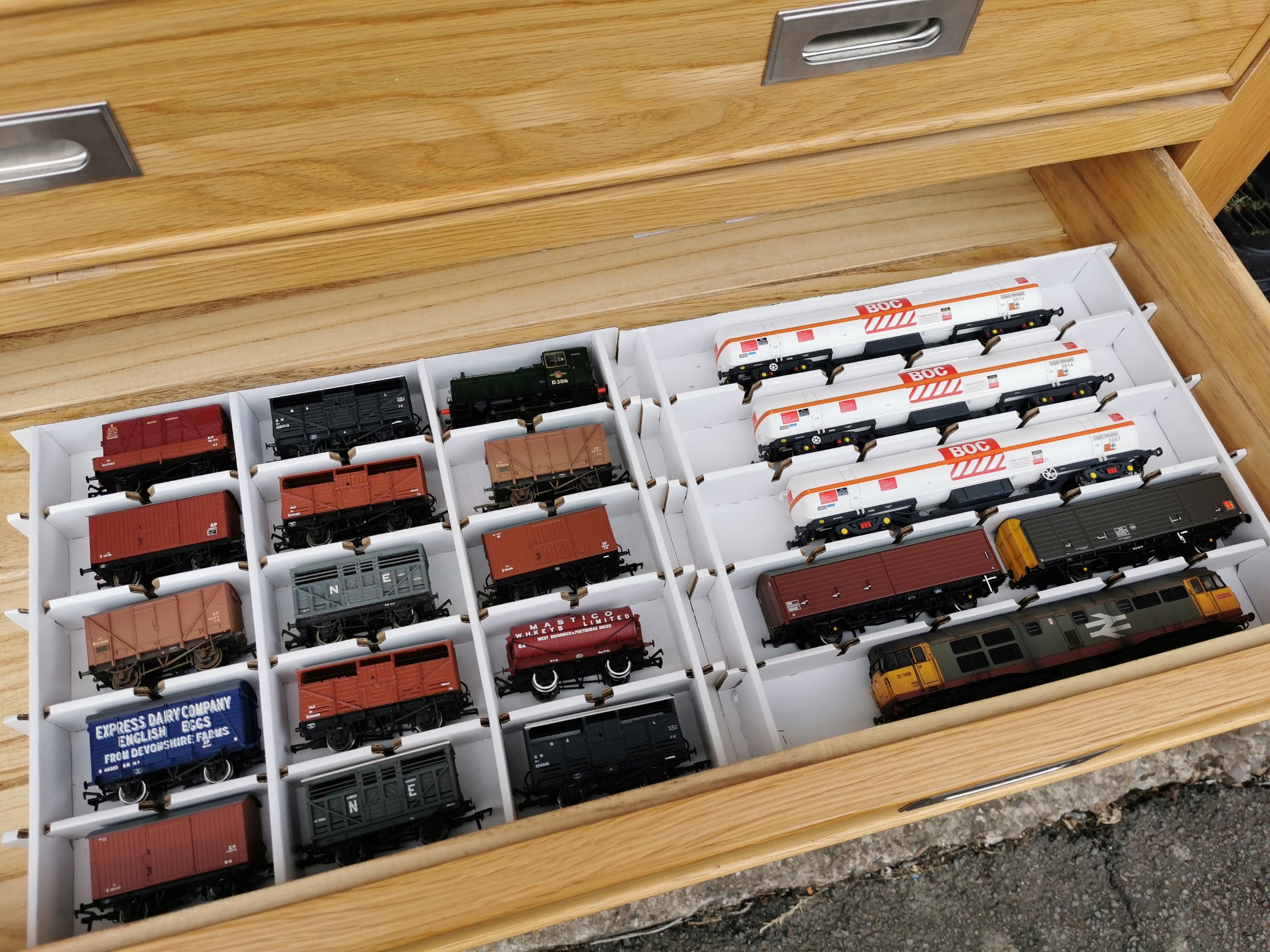 00 Gauge Transport/ Storage Box Hornby Model Train Railway Wooden Box With  Spacers 